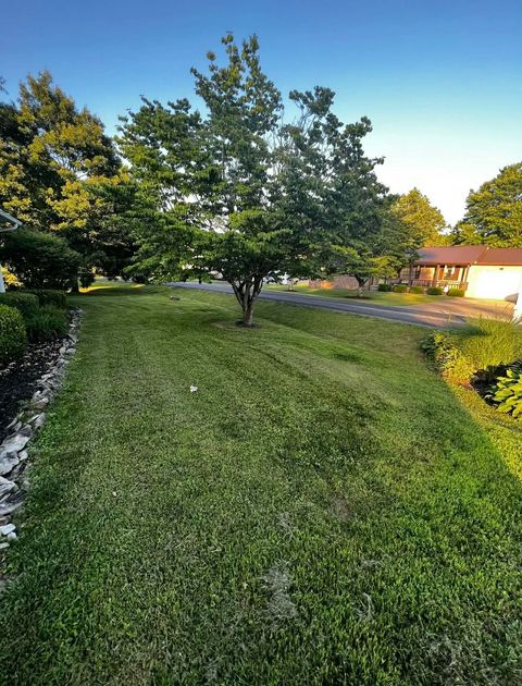 Tiny photo for 817 Cherrywood Lane, Grayson, KY 41143 (MLS # 60070)
