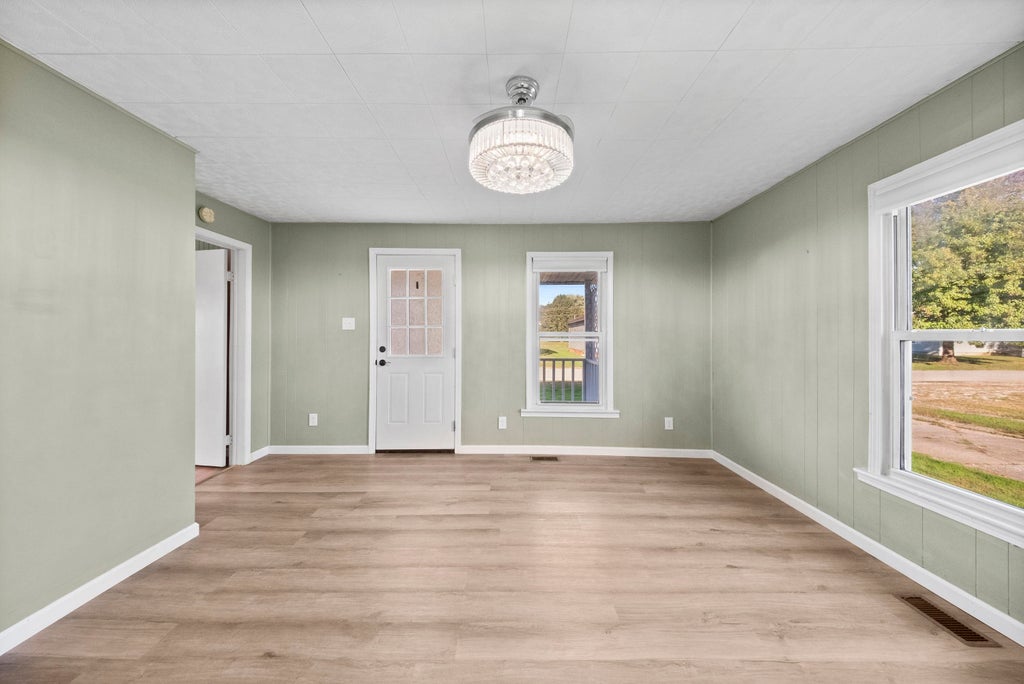 Photo of 1004 Court St. ST, Worthington, KY 41183 (MLS # 61423)