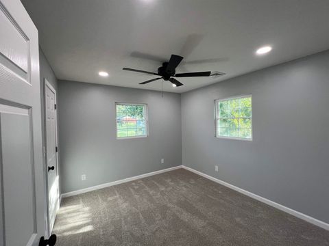 Tiny photo for 2620 Piqua St, Ashland, KY 41102 (MLS # 59571)