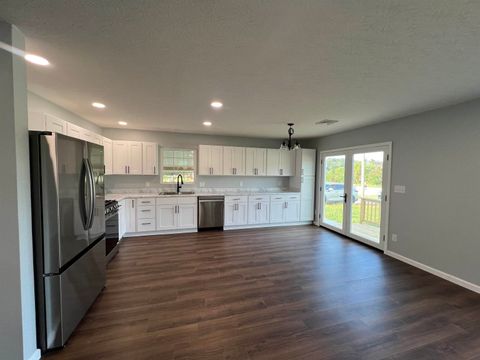 Tiny photo for 2620 Piqua St, Ashland, KY 41102 (MLS # 59571)