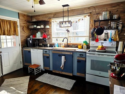 Tiny photo for 1914 Washington Street, Flatwoods, KY 41139 (MLS # 60212)