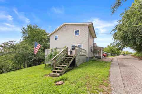 Tiny photo for 904 Horn Street, Ashland, KY 41102 (MLS # 60964)