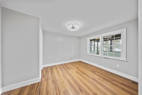 Tiny photo for 3842 Cactus Street St, Ashland, KY 41101 (MLS # 60044)