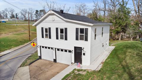 Photo of 2731 Blackburn Avenue, Ashland, KY 41101 (MLS # 60246)
