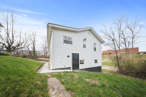 Tiny photo for 2731 Blackburn Avenue, Ashland, KY 41101 (MLS # 60246)