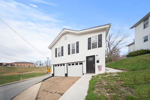 Tiny photo for 2731 Blackburn Avenue, Ashland, KY 41101 (MLS # 60246)