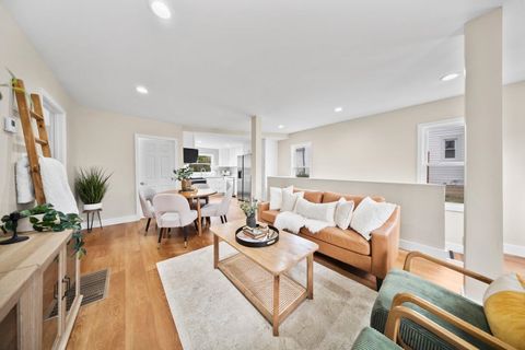 Tiny photo for 2731 Blackburn Avenue, Ashland, KY 41101 (MLS # 60246)