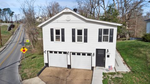 Tiny photo for 2731 Blackburn Avenue, Ashland, KY 41101 (MLS # 60246)