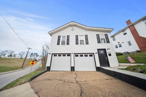 Tiny photo for 2731 Blackburn Avenue, Ashland, KY 41101 (MLS # 60246)
