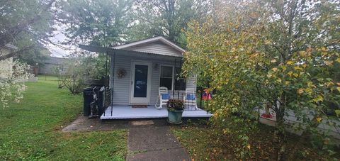 Tiny photo for 2410 Boone Street St, Ashland, KY 41101 (MLS # 59603)