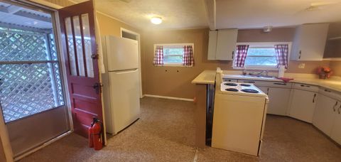 Tiny photo for 2410 Boone Street St, Ashland, KY 41101 (MLS # 59603)