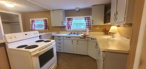 Tiny photo for 2410 Boone Street St, Ashland, KY 41101 (MLS # 59603)