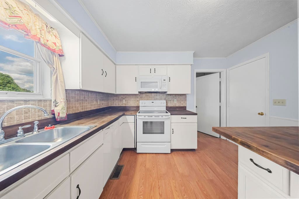 Photo of 2245 Nevada St ST, Ashland, KY 41101 (MLS # 60838)