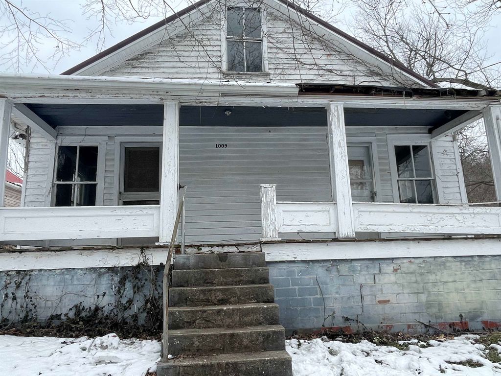 Photo of 1009 39th Street St, Ashland, KY 41101 (MLS # 60107)
