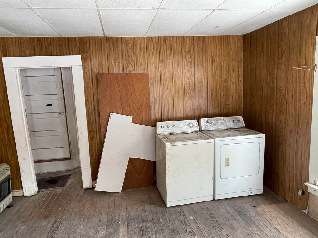 Photo of 1009 39th Street St, Ashland, KY 41101 (MLS # 60107)