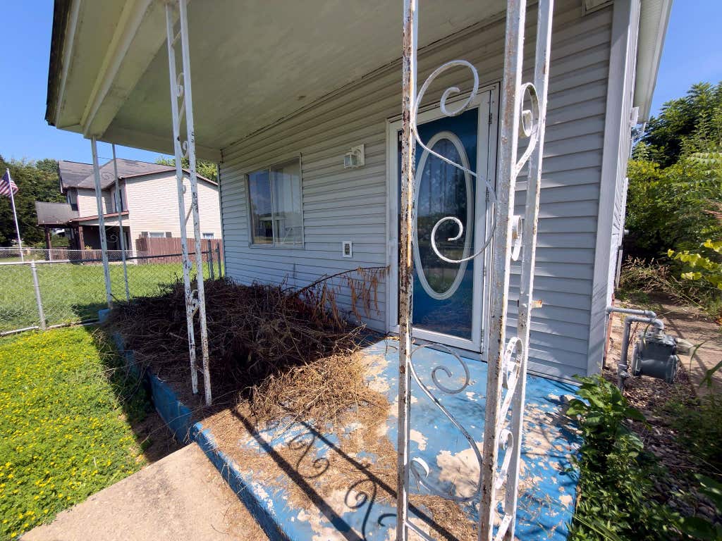 Photo of 1007 Pine St ST, Kenova, WV 25530 (MLS # 61048)