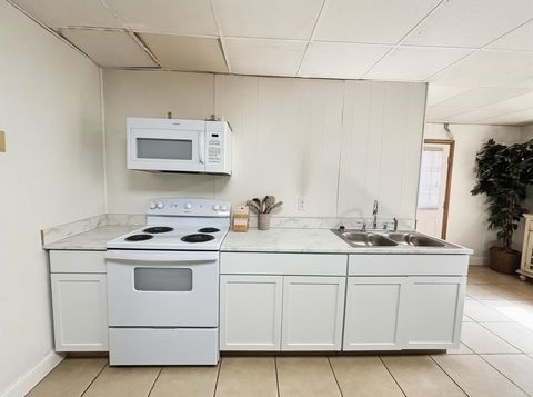 Tiny photo for 1605 Lexington Ave Ave, Ashland, KY 41101 (MLS # 60464)