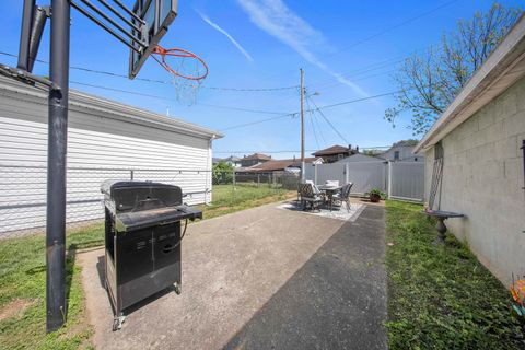 Tiny photo for 429 4th Avenue, Worthington, KY 41183 (MLS # 60498)