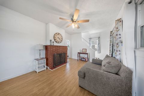 Tiny photo for 429 4th Avenue, Worthington, KY 41183 (MLS # 60498)