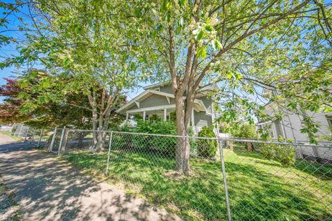 Tiny photo for 429 4th Avenue, Worthington, KY 41183 (MLS # 60498)