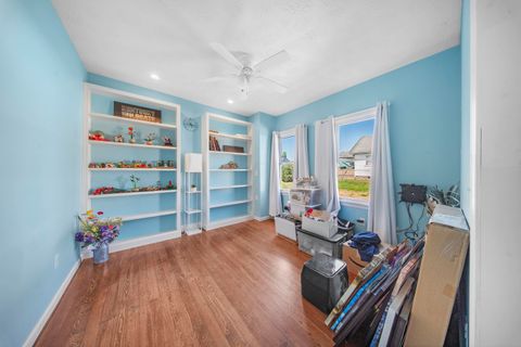 Tiny photo for 429 4th Avenue, Worthington, KY 41183 (MLS # 60498)