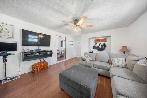 Tiny photo for 429 4th Avenue, Worthington, KY 41183 (MLS # 60498)