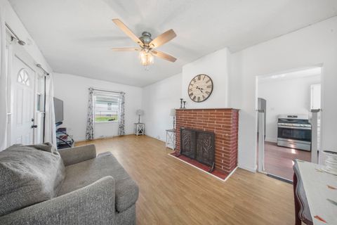 Tiny photo for 429 4th Avenue, Worthington, KY 41183 (MLS # 60498)