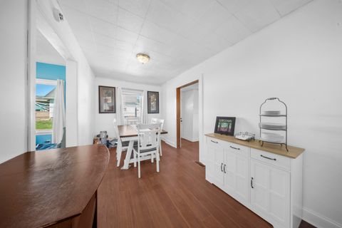 Tiny photo for 429 4th Avenue, Worthington, KY 41183 (MLS # 60498)