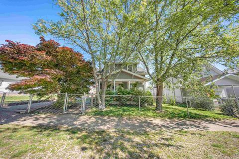 Tiny photo for 429 4th Avenue, Worthington, KY 41183 (MLS # 60498)