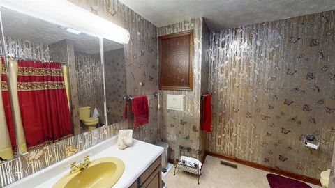 Tiny photo for 1812 Coffman Street St, Barboursville, WV 25504 (MLS # 59586)