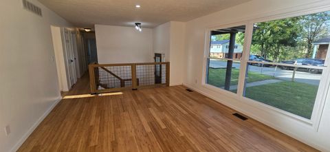 Tiny photo for 2521 W Woods Court, Ashland, KY 41102 (MLS # 59594)