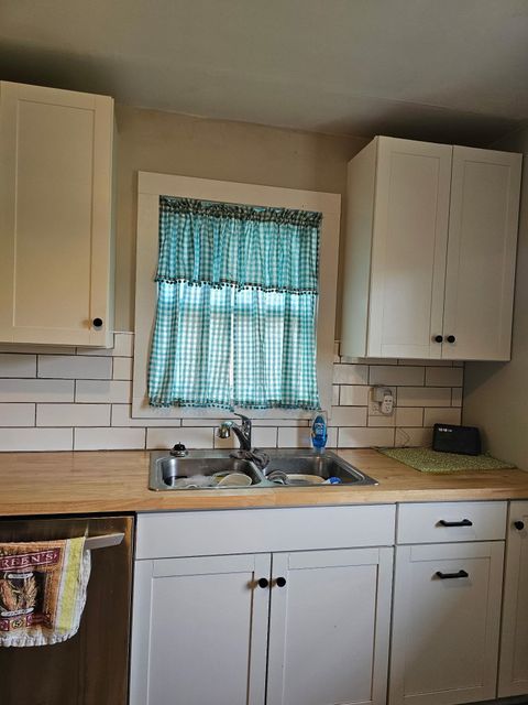 Tiny photo for 2915 Dawes Street, Ashland, KY 41101 (MLS # 60458)