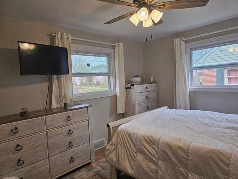 Tiny photo for 2915 Dawes Street, Ashland, KY 41101 (MLS # 60458)