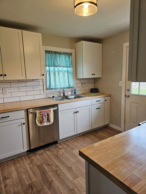 Tiny photo for 2915 Dawes Street, Ashland, KY 41101 (MLS # 60458)