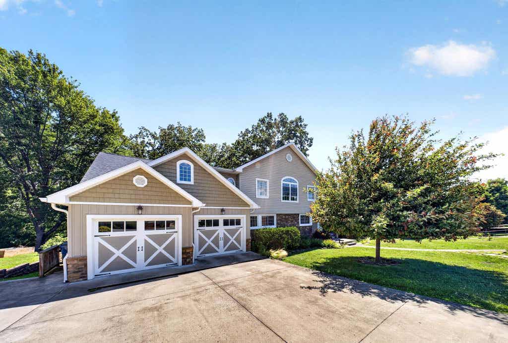 Photo of 106 New Hampshire Drive Dr, Ashland, KY 41101 (MLS # 60857)