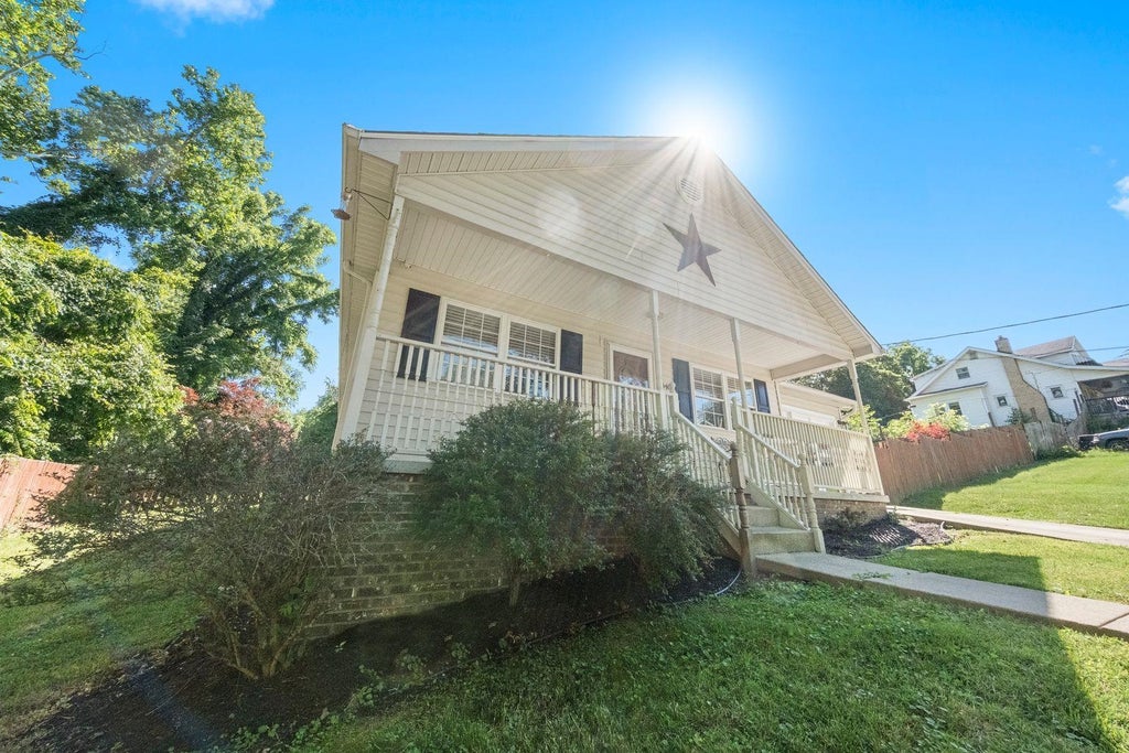 Photo of 4040 Jones Avenue, Ashland, KY 41101 (MLS # 60712)