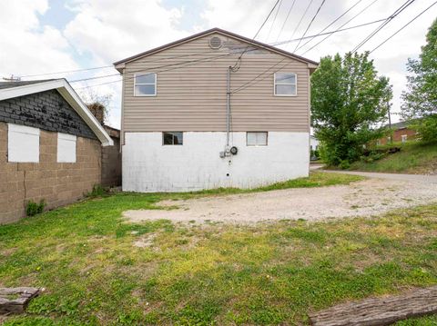 Tiny photo for 400 Crump Street, Raceland, KY 41169 (MLS # 60445)