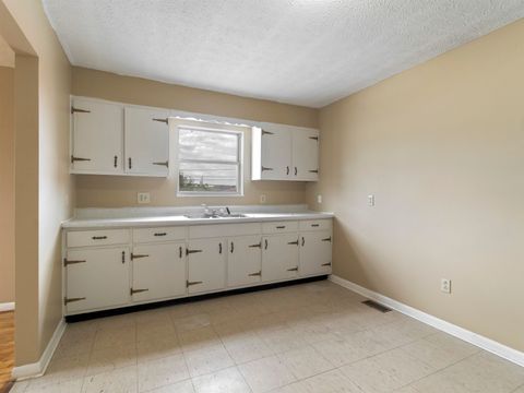 Tiny photo for 400 Crump Street, Raceland, KY 41169 (MLS # 60445)