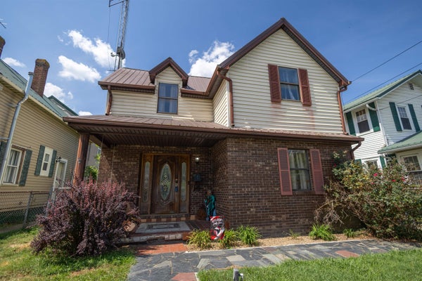 3258 OAKLAND AVE, CATLETTSBURG, KY 41129 - Image c7c4f2cf2829dd554a7d9fc0e4c1dd97/1820853195