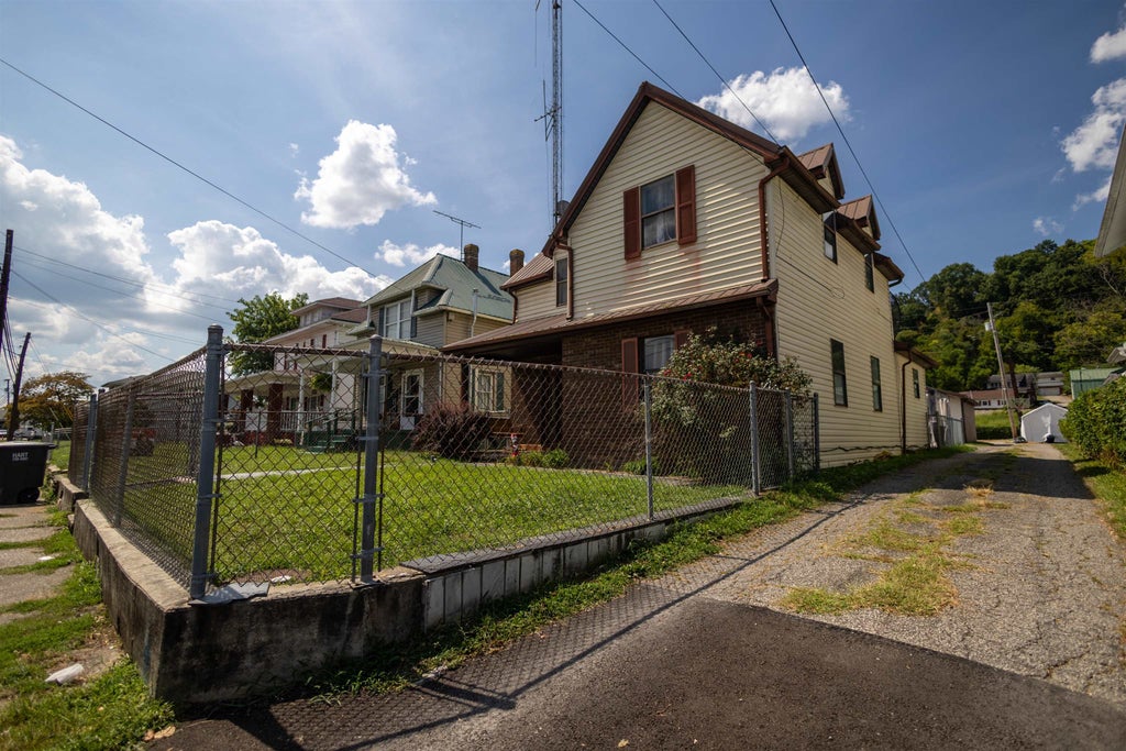 Photo of 3258 Oakland Avenue, Catlettsburg, KY 41129 (MLS # 61166)