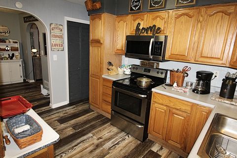 Tiny photo for 1121 Market Street, Worthington, KY 41183 (MLS # 60039)