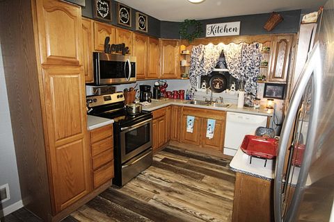 Tiny photo for 1121 Market Street, Worthington, KY 41183 (MLS # 60039)