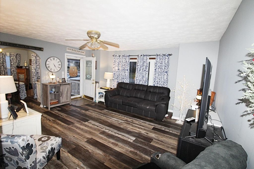 Photo of 1121 Market Street, Worthington, KY 41183 (MLS # 60039)