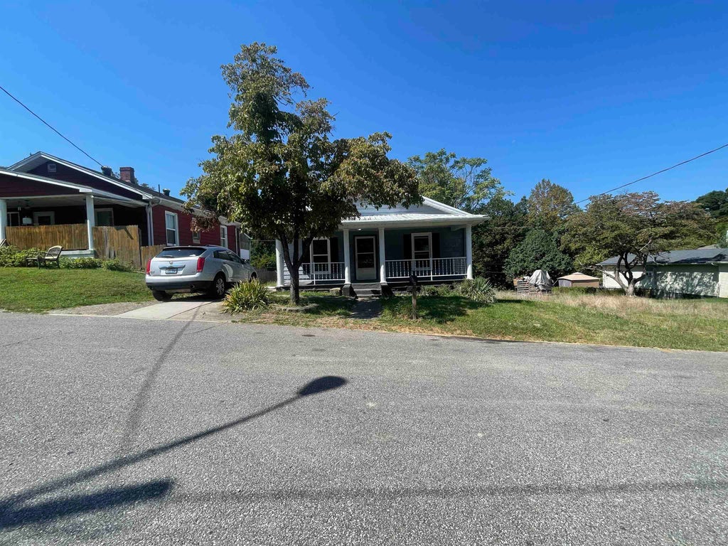 Photo of 4022 Mound St. ST, Ashland, KY 41101 (MLS # 61242)