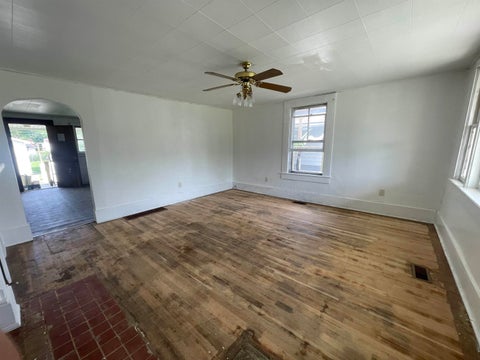 Tiny photo for 336 Ferry St. ST, Ashland, KY 41101 (MLS # 61080)