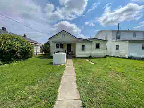 Tiny photo for 336 Ferry St. ST, Ashland, KY 41101 (MLS # 61080)