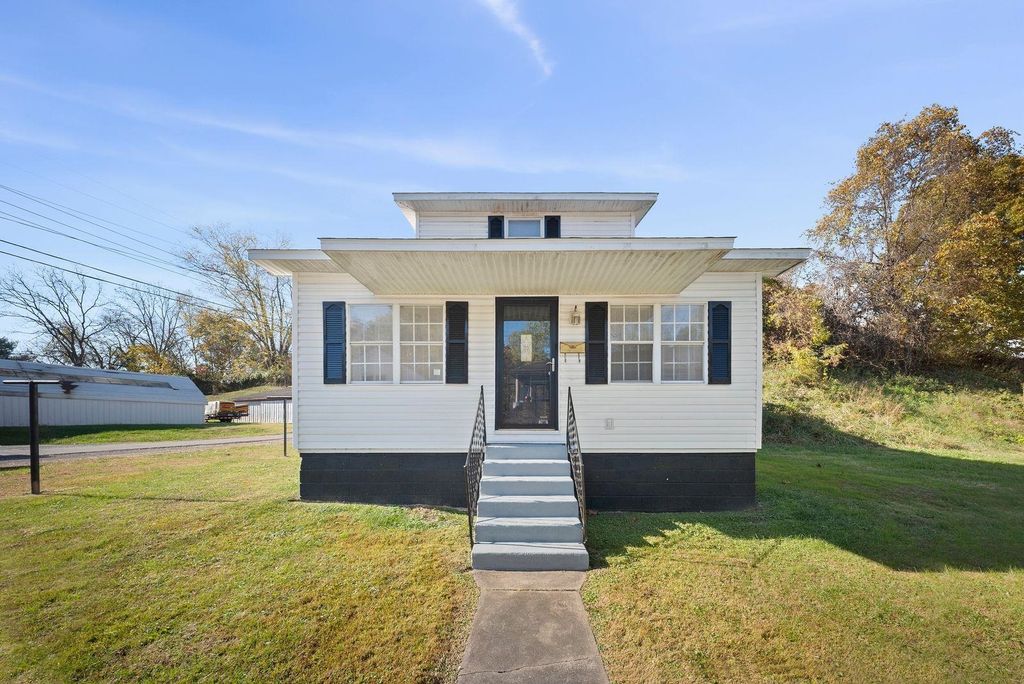 Photo of 612 Rodgers Avenue, Raceland, KY 41169 (MLS # 59660)