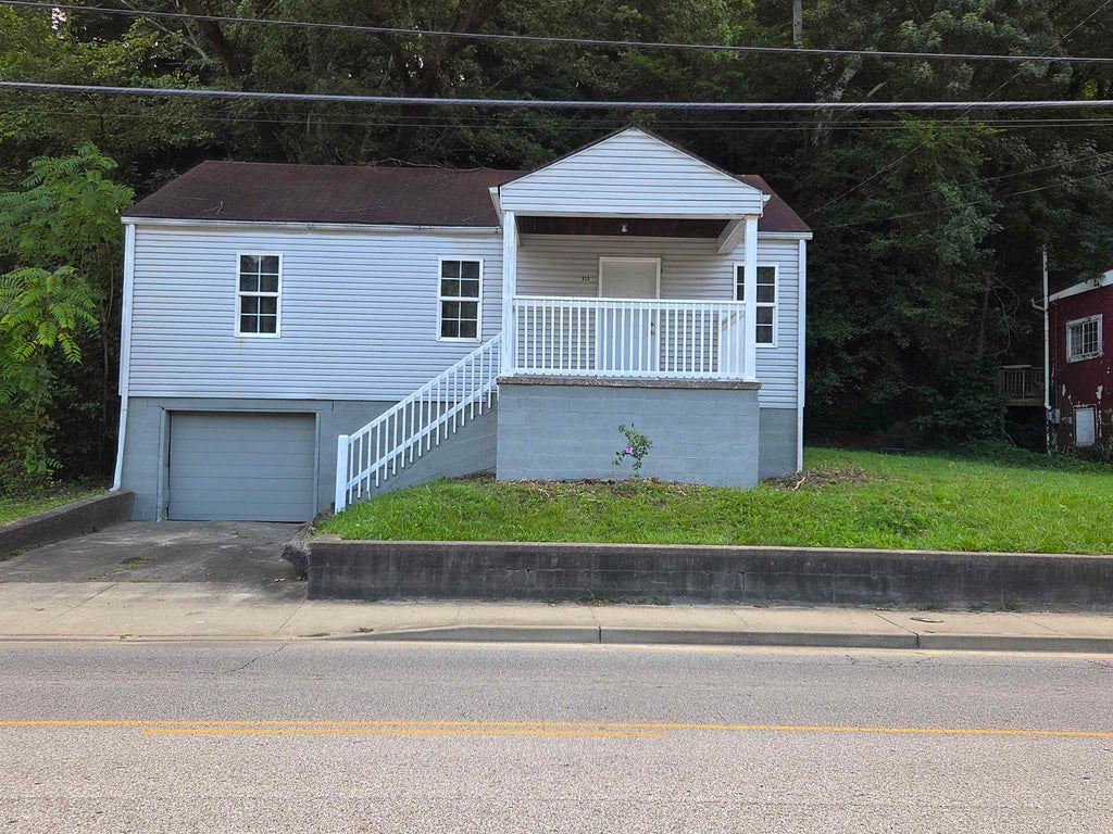 Photo of 850 29th Street ST, Ashland, KY 41101 (MLS # 61144)