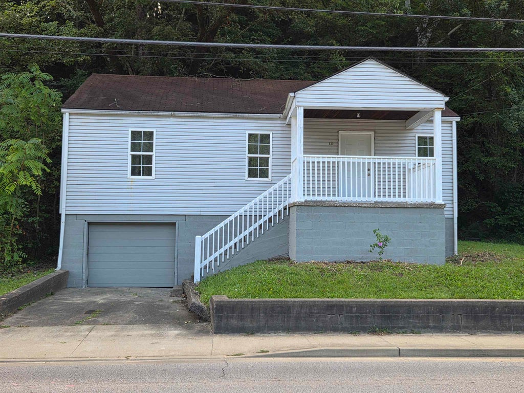 Photo of 850 29th Street ST, Ashland, KY 41101 (MLS # 61144)