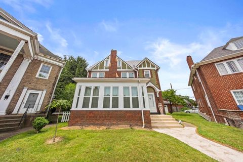 Tiny photo for 825 Rogers Court, Ashland, KY 41101 (MLS # 60758)